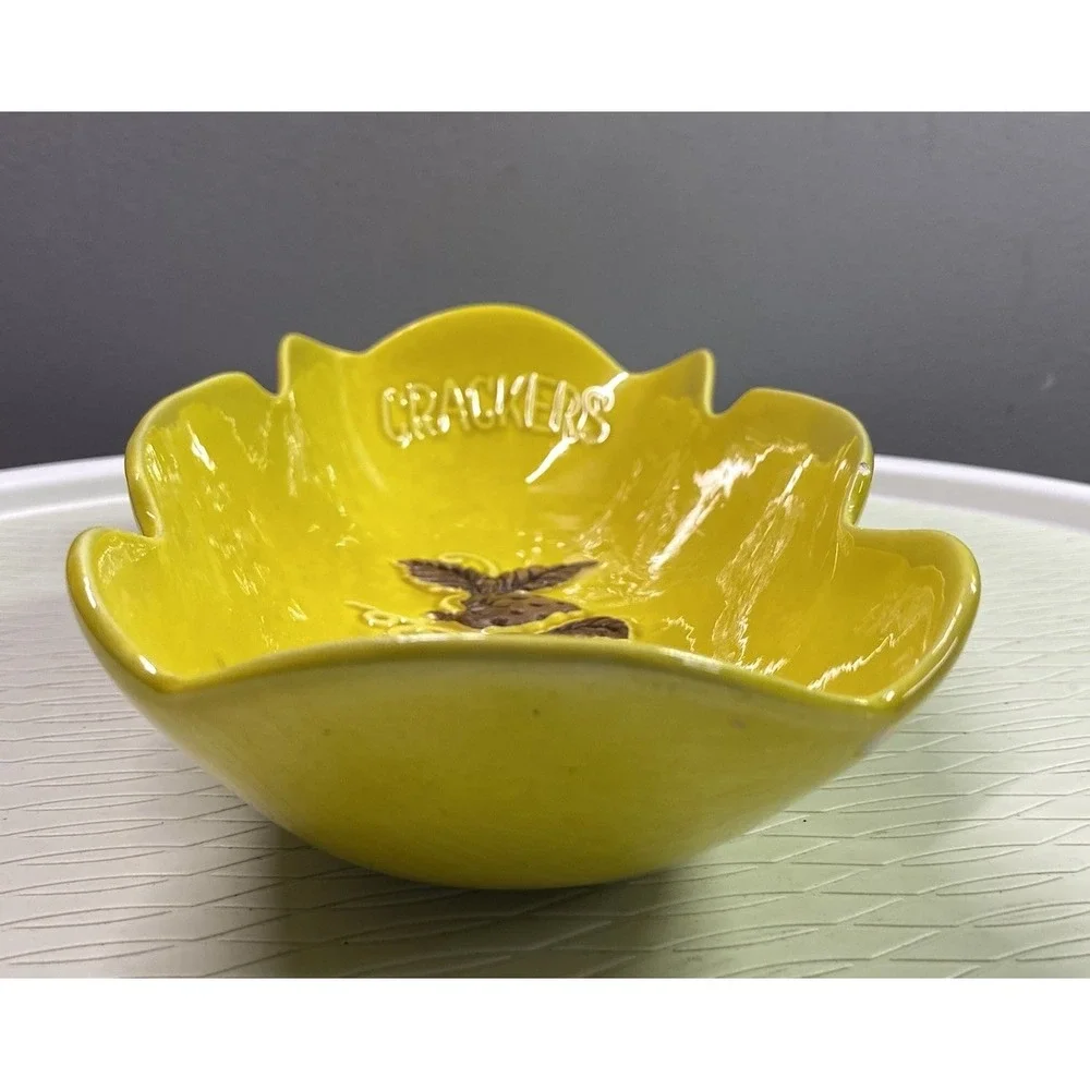 Vintage Treasure Craft USA Pottery Cracker Dish, W/strawberries Yellow‎ 12